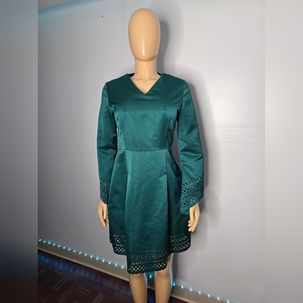 Amelia Long Sleeve Emerald Green Laser-Cut Hem Dress Size 8